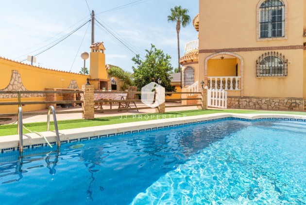 Resale - Chalet -
Orihuela Costa - Los Almendros-la Florida