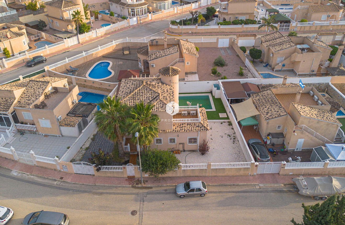 Segunda mano - Villa -
Ciudad Quesada