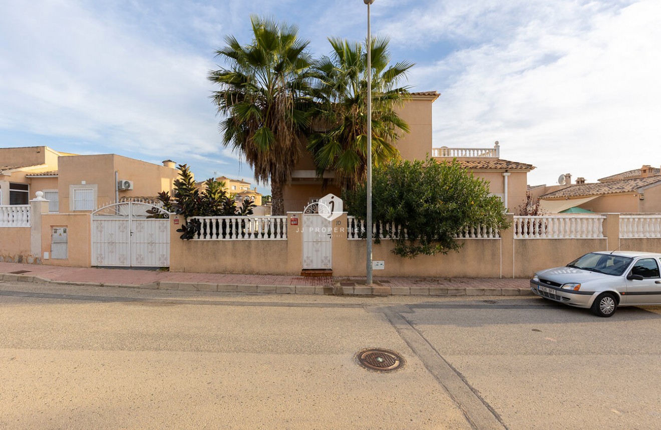 Segunda mano - Villa -
Ciudad Quesada
