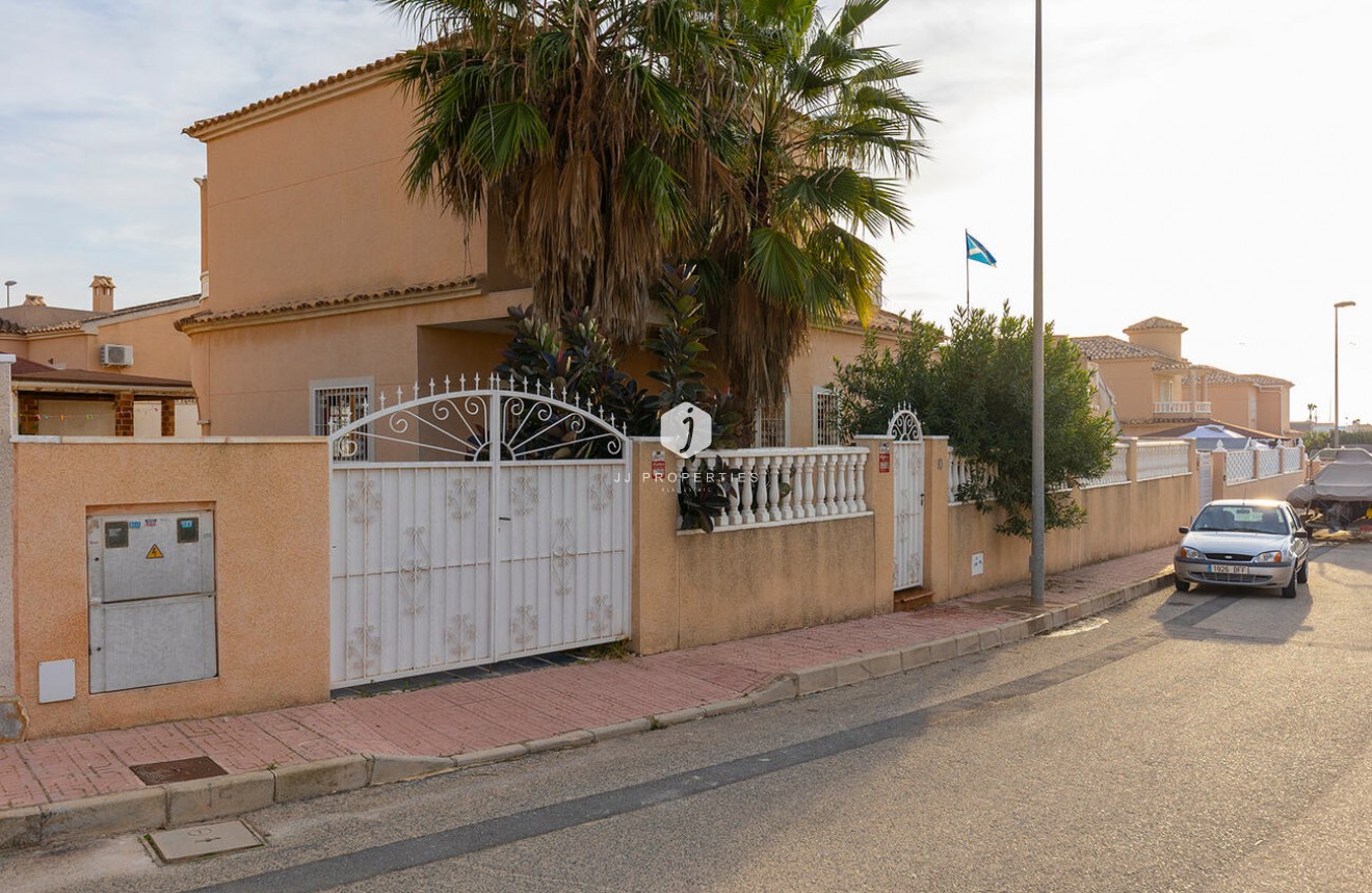 Segunda mano - Villa -
Ciudad Quesada