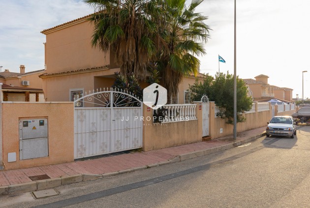 Segunda mano - Villa -
Ciudad Quesada