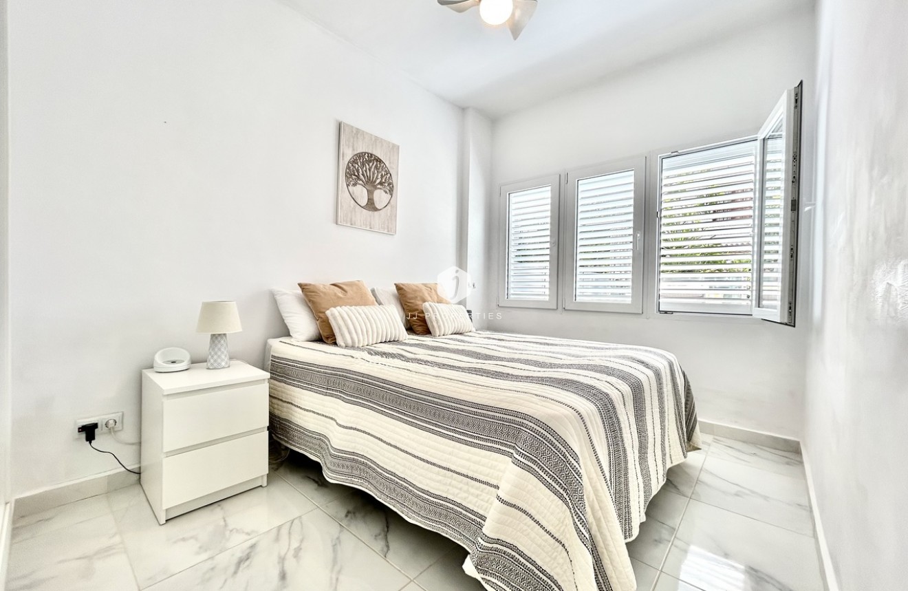 Resale - Apartment / flat -
La Zenia - Costa Blanca