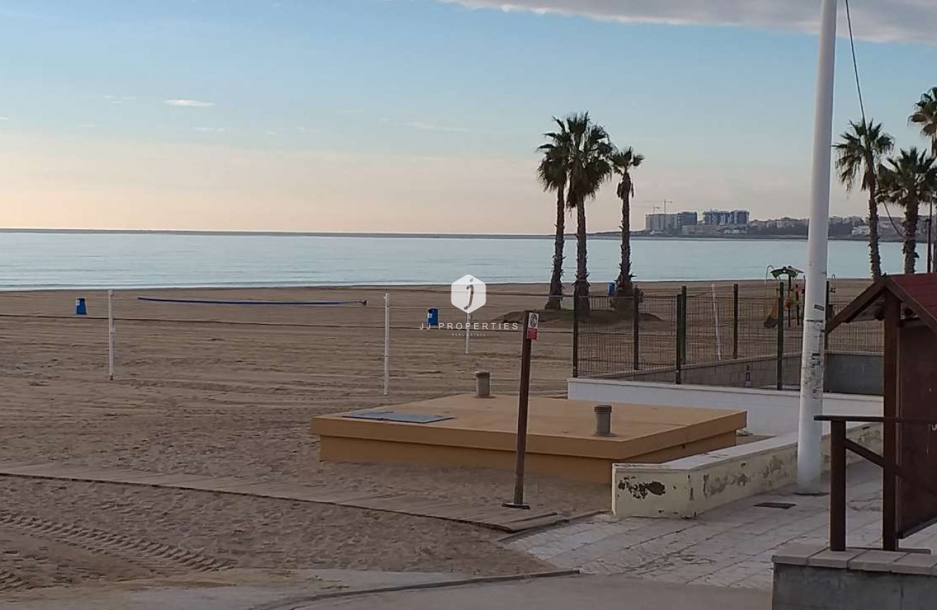 D'occasion - Appartement -
Torrevieja - Costa Blanca