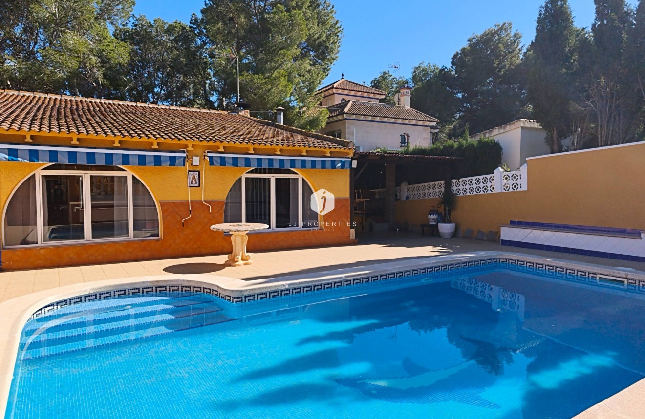 Resale - Villa -
Torrevieja - Los Balcones