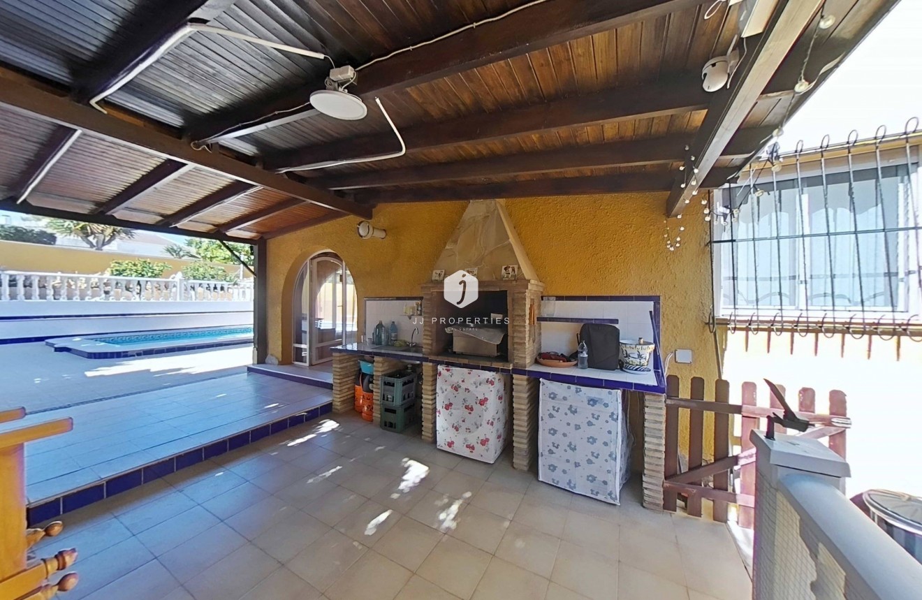 Resale - Villa -
Torrevieja - Los Balcones