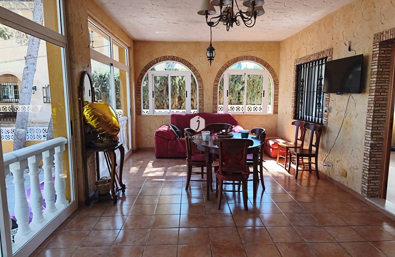 Resale - Villa -
Torrevieja - Los Balcones