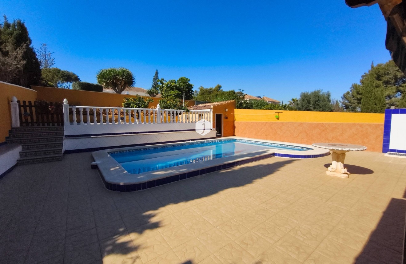 Resale - Villa -
Torrevieja - Los Balcones
