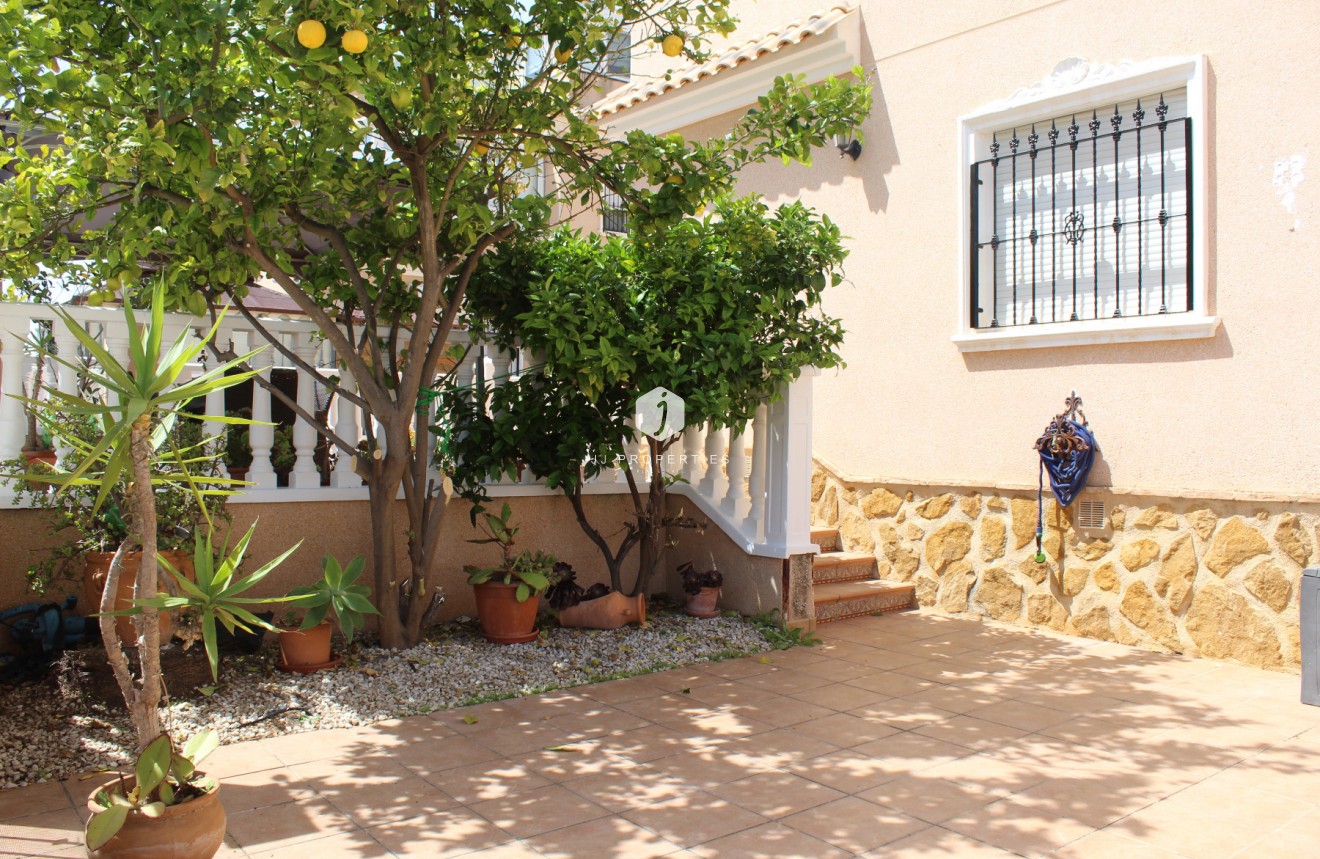 Resale - Villa -
Orihuela Costa - Costa Blanca