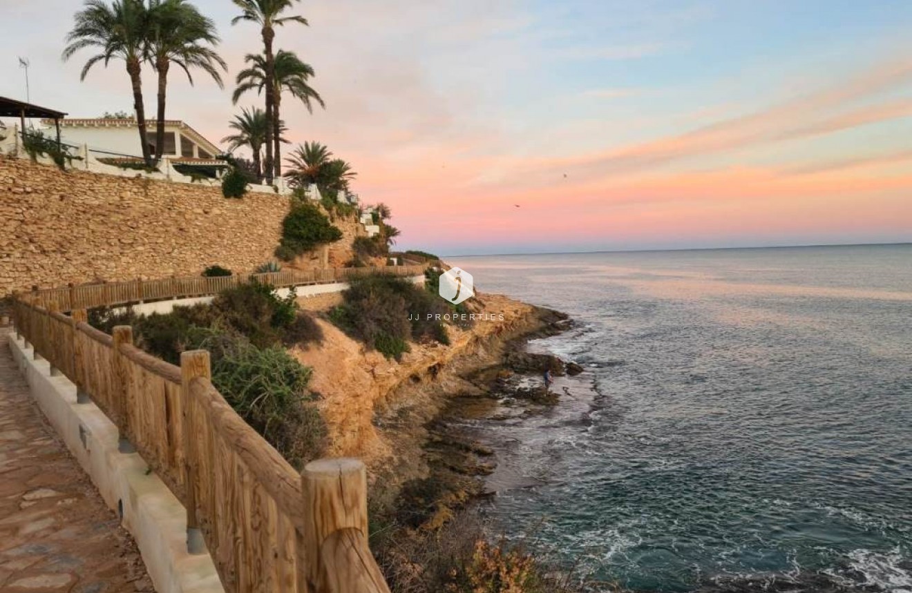Resale - Villa -
Orihuela Costa - Costa Blanca