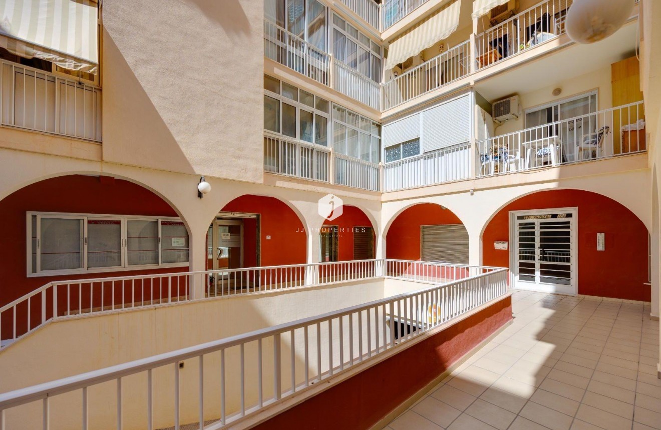 Aus zweiter Hand - Wohnung -
Torrevieja - Estacion de autobuses