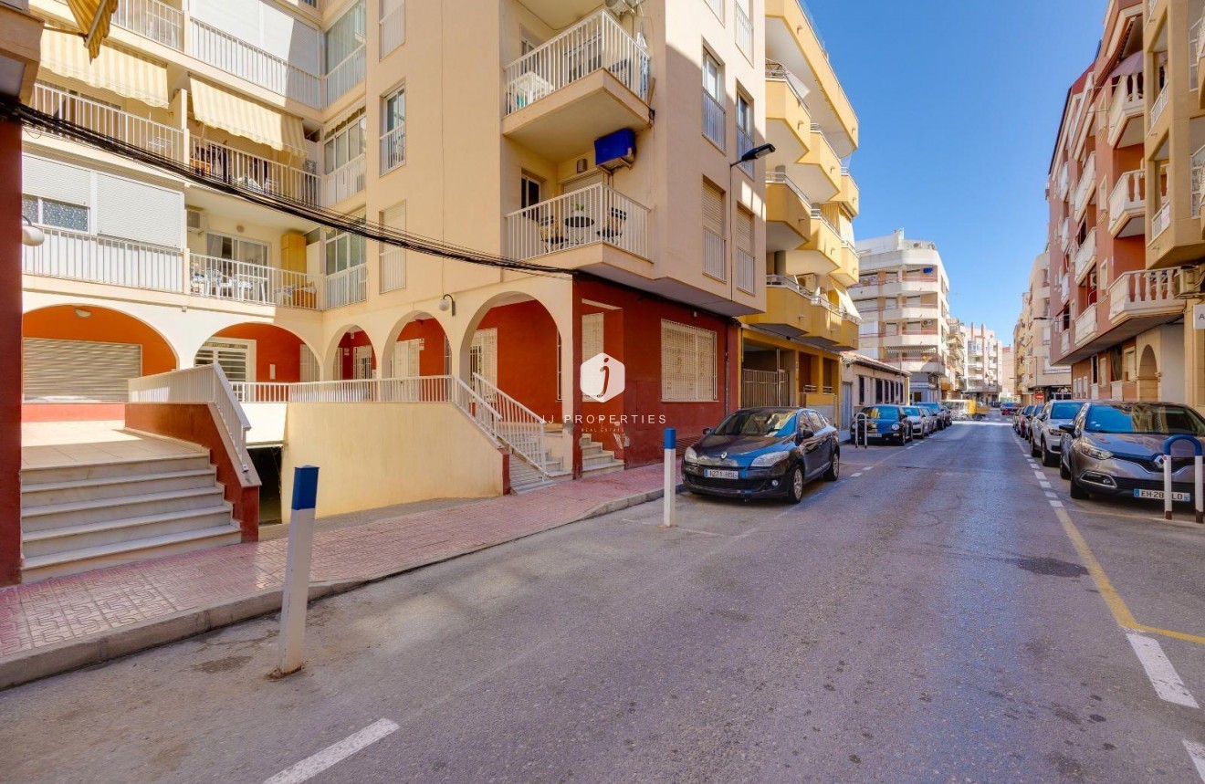 Aus zweiter Hand - Wohnung -
Torrevieja - Estacion de autobuses