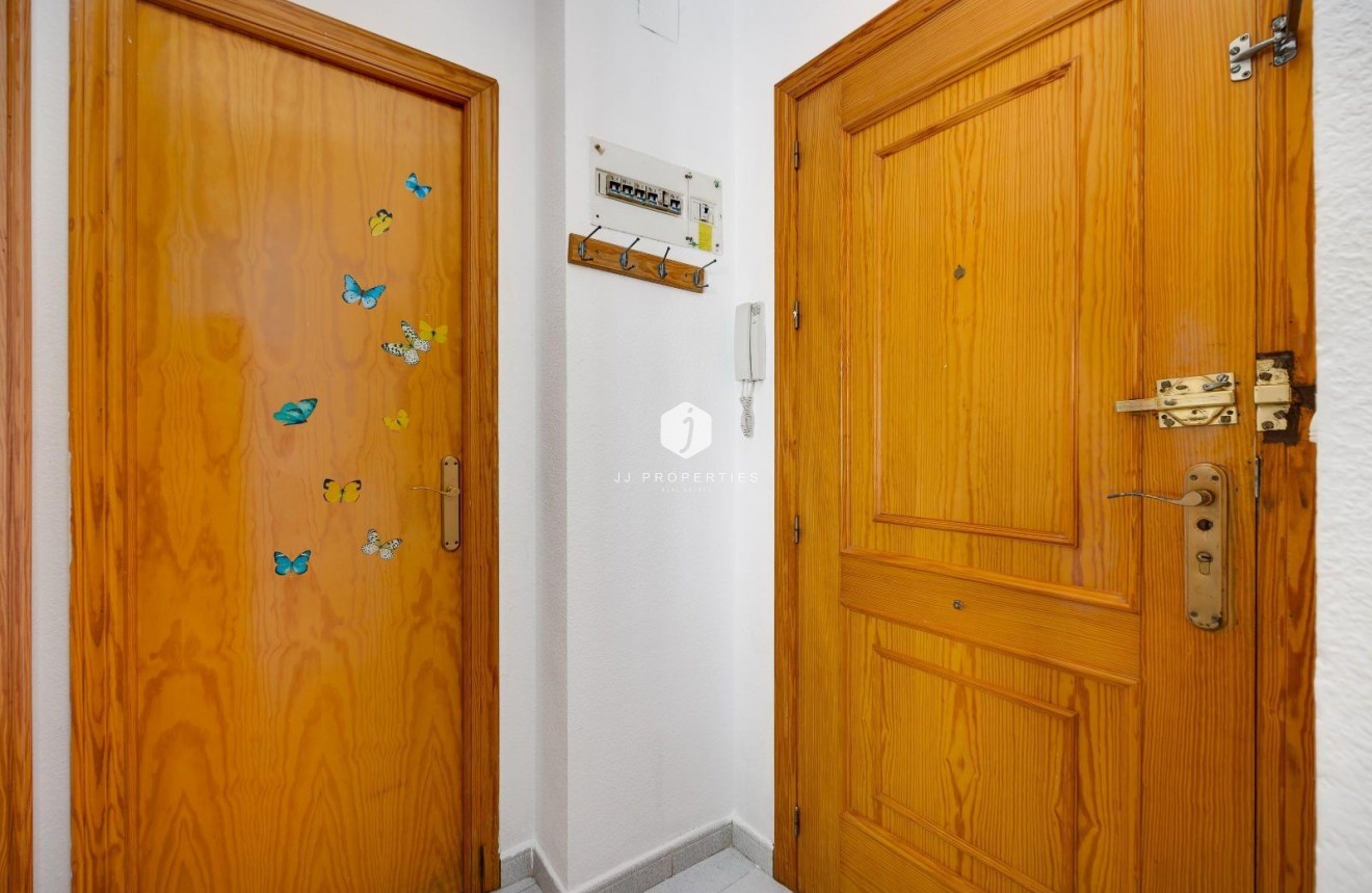 Aus zweiter Hand - Wohnung -
Torrevieja - Estacion de autobuses
