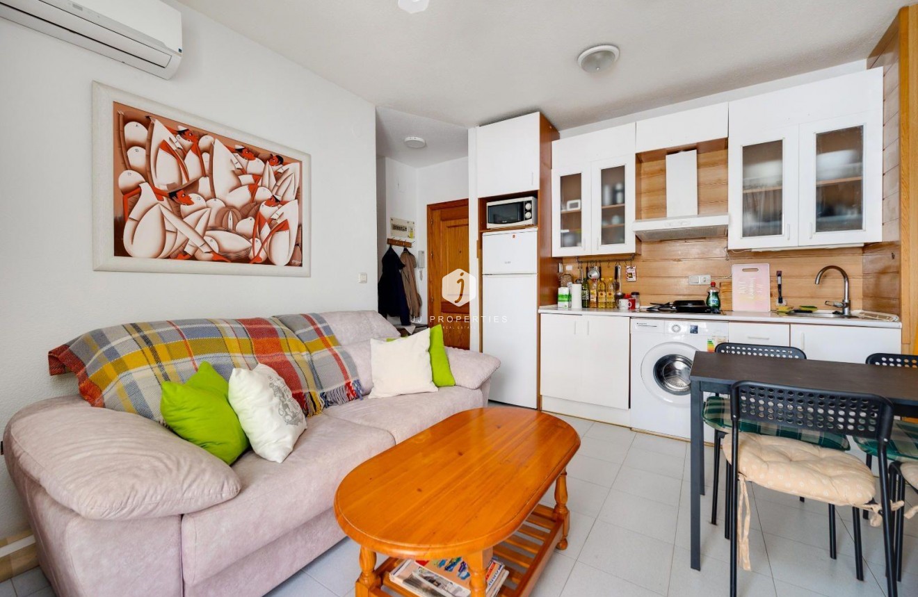 Aus zweiter Hand - Wohnung -
Torrevieja - Estacion de autobuses
