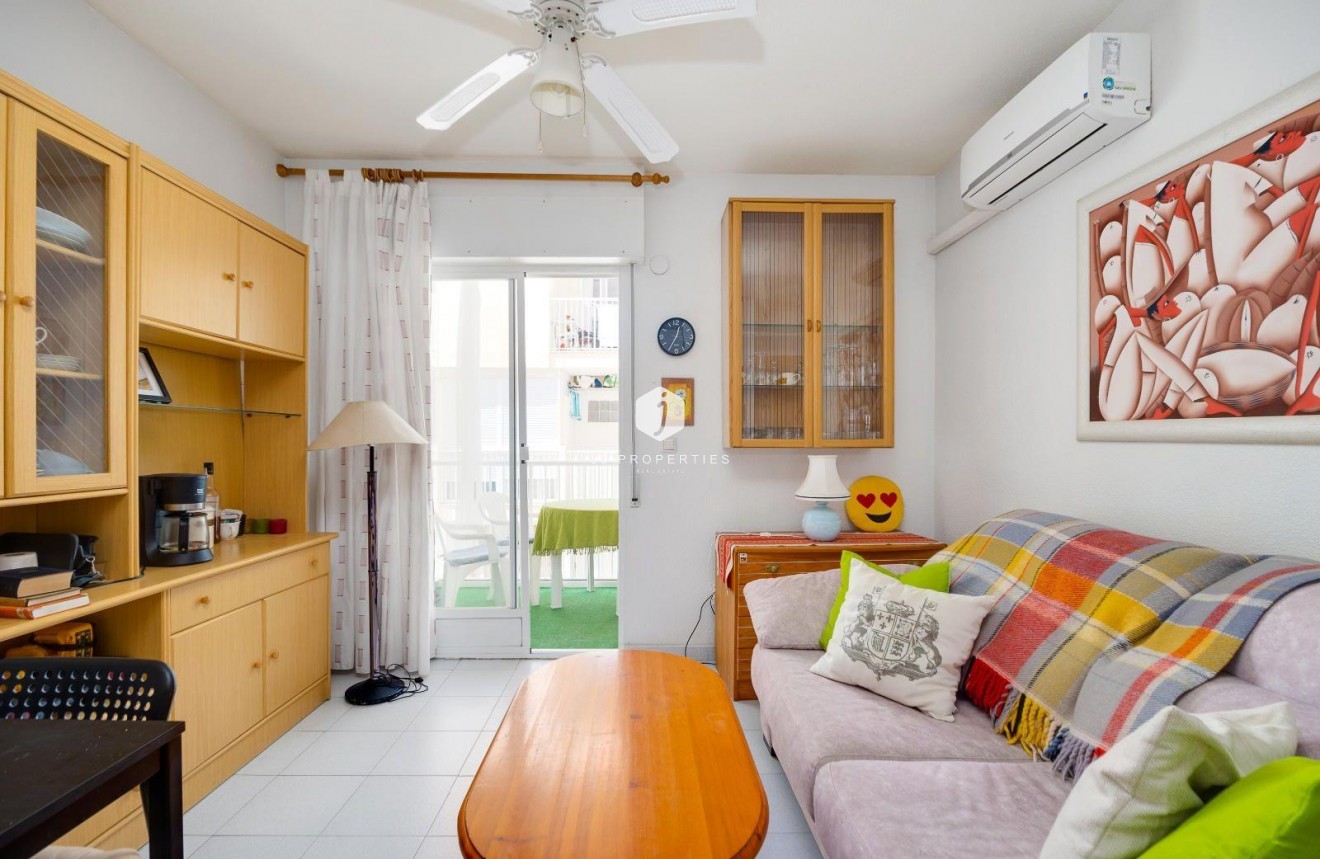 Aus zweiter Hand - Wohnung -
Torrevieja - Estacion de autobuses