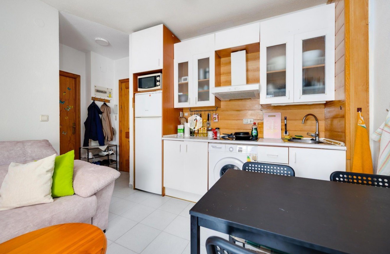 Aus zweiter Hand - Wohnung -
Torrevieja - Estacion de autobuses