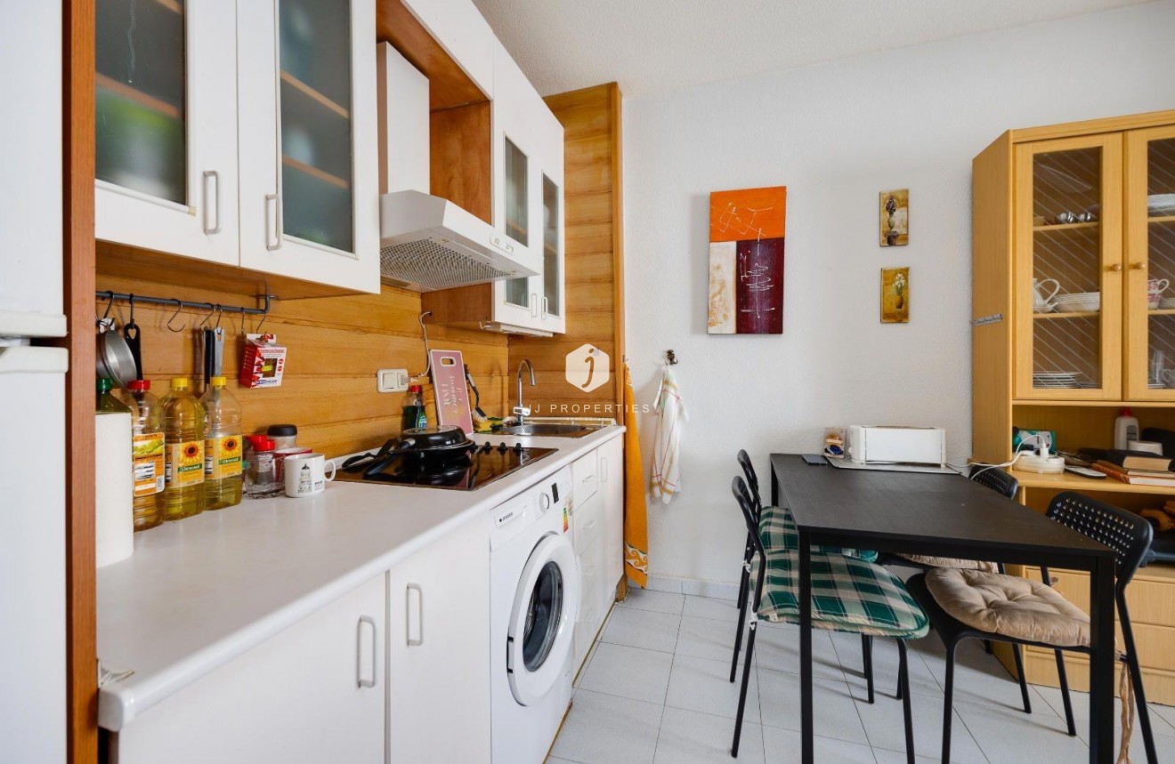 Aus zweiter Hand - Wohnung -
Torrevieja - Estacion de autobuses