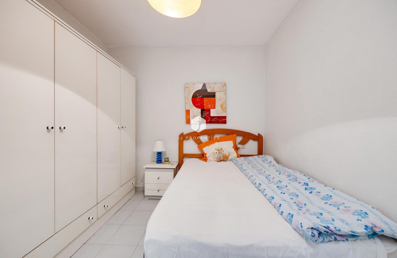 Aus zweiter Hand - Wohnung -
Torrevieja - Estacion de autobuses