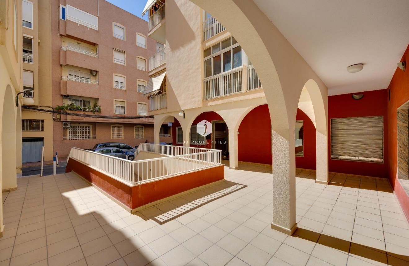 Aus zweiter Hand - Wohnung -
Torrevieja - Estacion de autobuses
