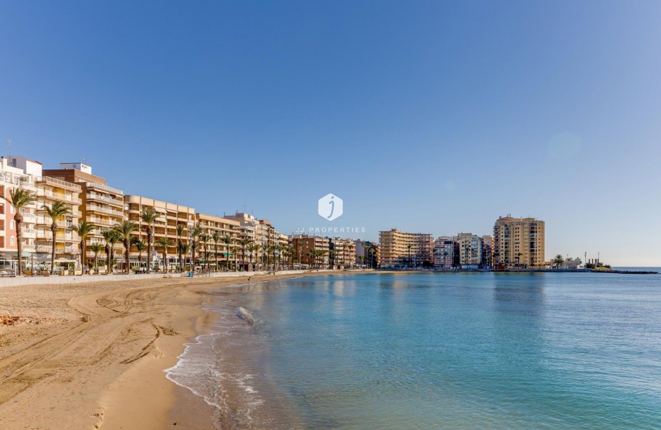 Aus zweiter Hand - Wohnung -
Torrevieja - Estacion de autobuses