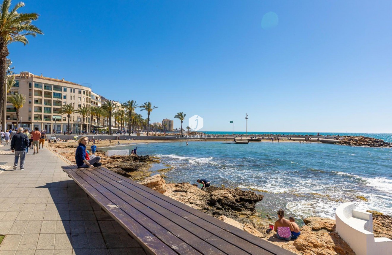 Aus zweiter Hand - Wohnung -
Torrevieja - Estacion de autobuses