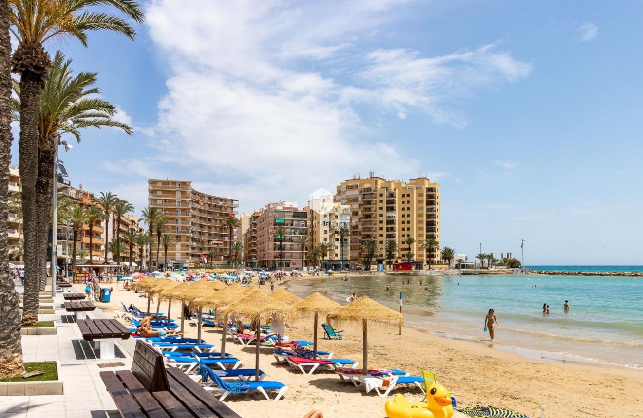 Aus zweiter Hand - Wohnung -
Torrevieja - Estacion de autobuses