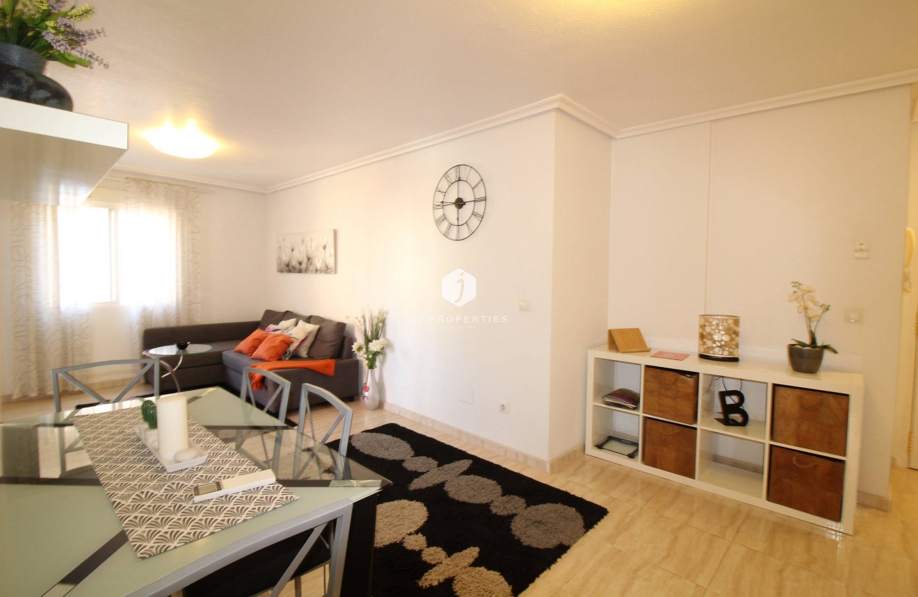 Resale - Apartment / flat -
Torrevieja - Centro