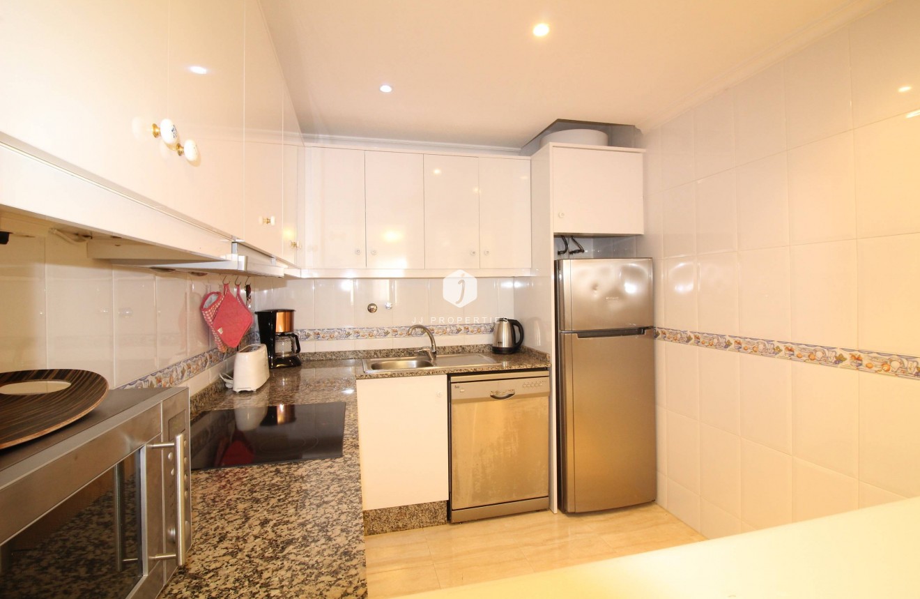 Resale - Apartment / flat -
Torrevieja - Centro