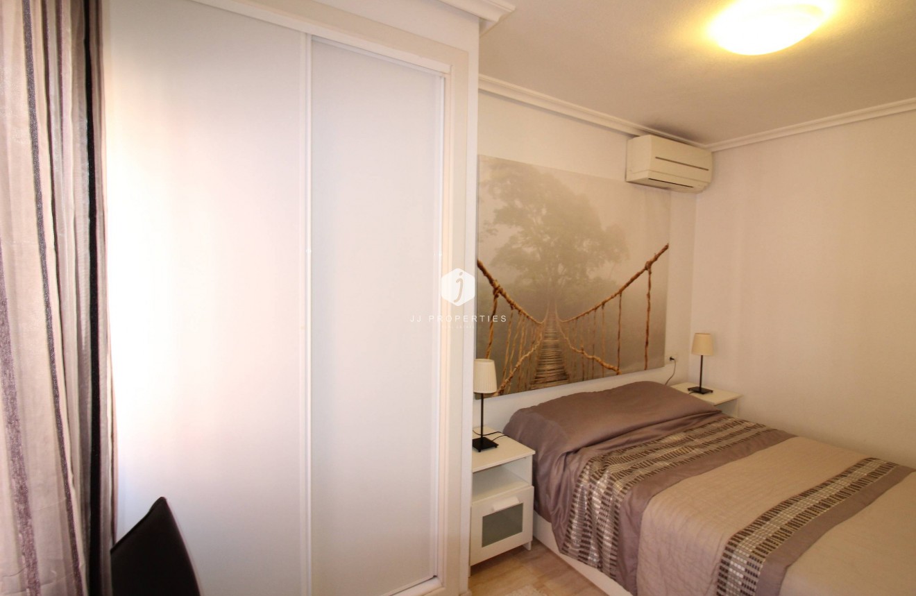 Resale - Apartment / flat -
Torrevieja - Centro