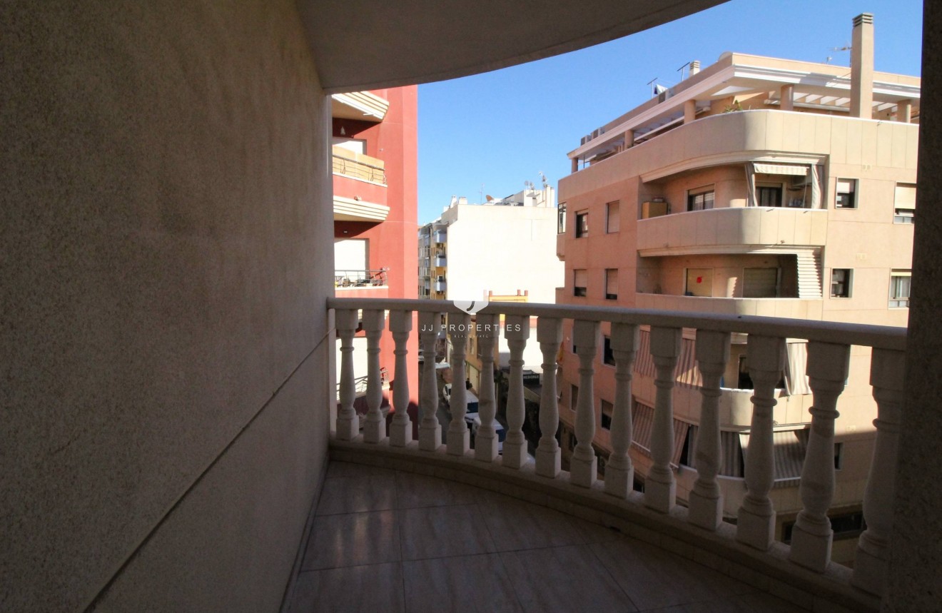 Resale - Apartment / flat -
Torrevieja - Centro