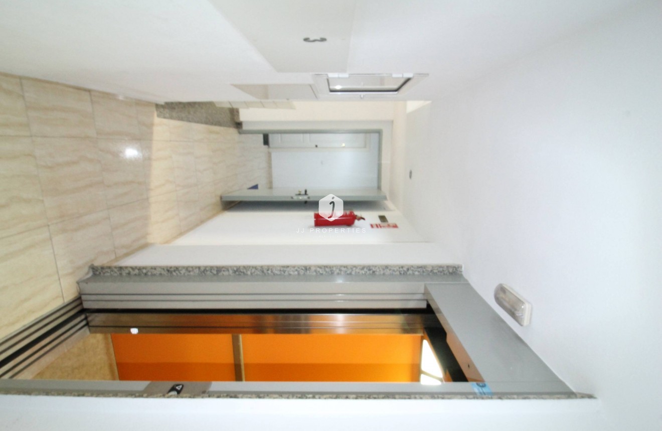 Resale - Apartment / flat -
Torrevieja - Centro