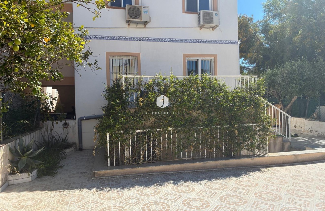 Tweedehands - Appartement / flat -
Torrevieja - La Mata