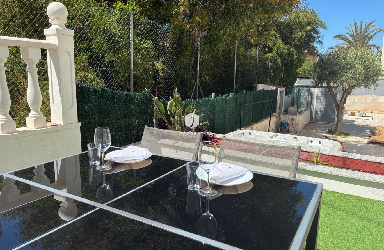 Tweedehands - Appartement / flat -
Torrevieja - La Mata