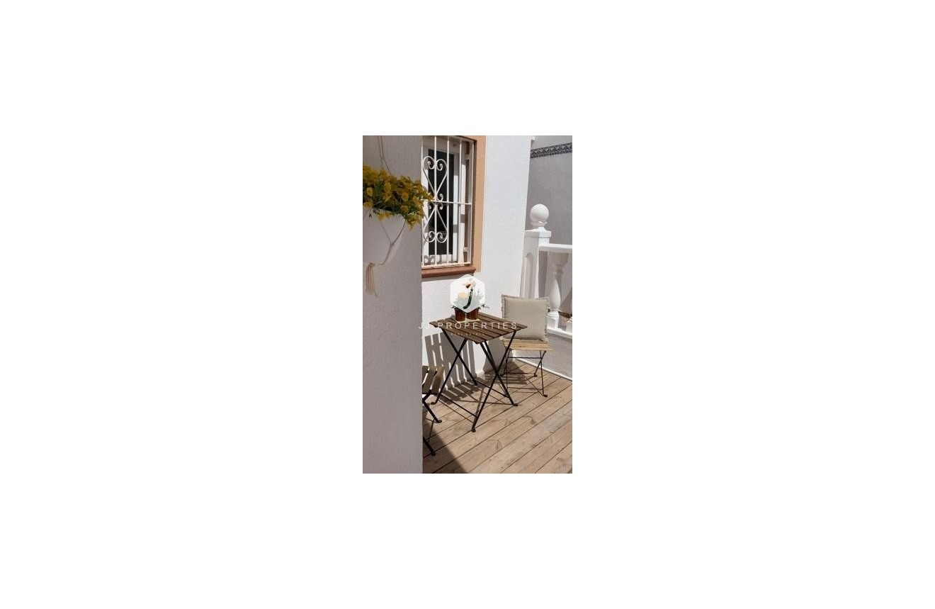 Tweedehands - Appartement / flat -
Torrevieja - La Mata