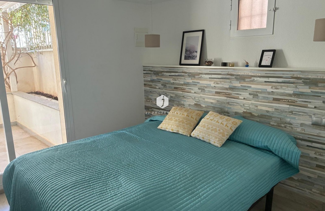 Tweedehands - Appartement / flat -
Torrevieja - La Mata