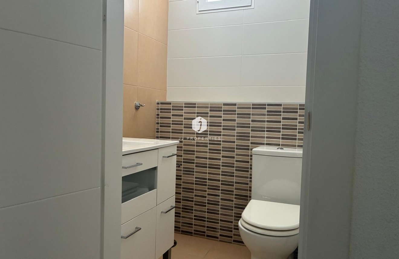 Tweedehands - Appartement / flat -
Torrevieja - La Mata