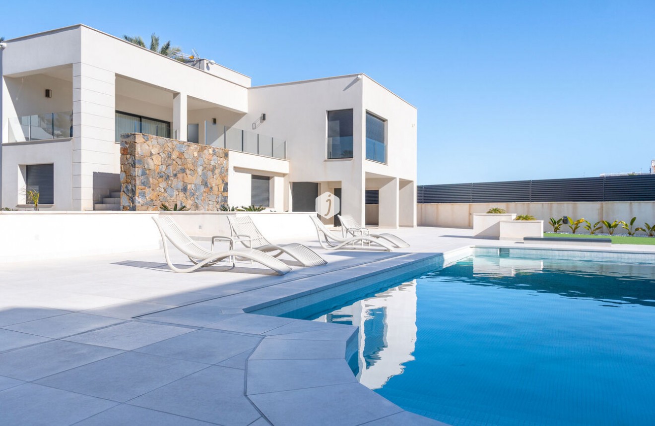 Resale - Villa -
Torrevieja - La Valeta