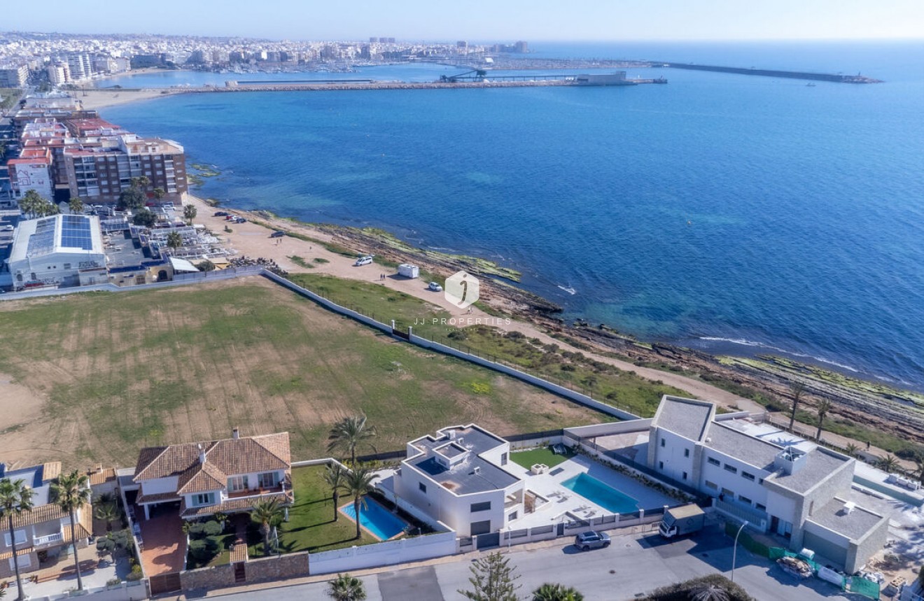 Resale - Villa -
Torrevieja - La Valeta