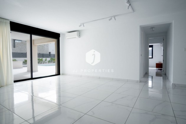 Resale - Villa -
Torrevieja - La Valeta