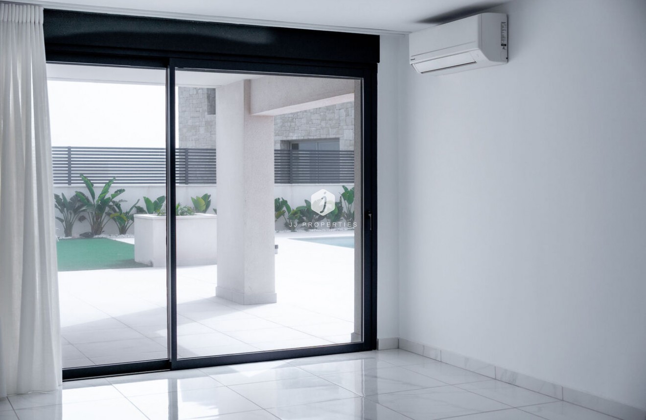 Resale - Villa -
Torrevieja - La Valeta