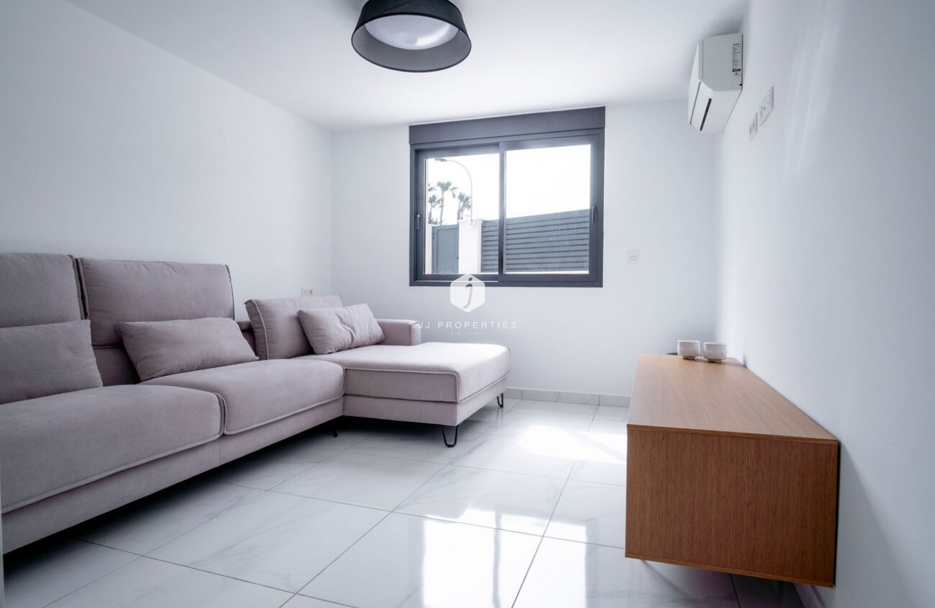 Resale - Villa -
Torrevieja - La Valeta