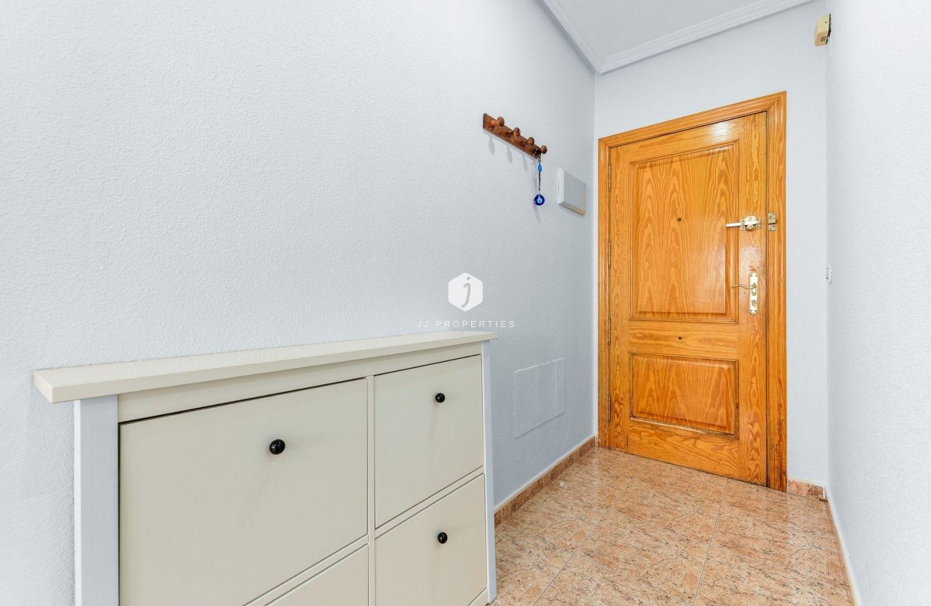 Resale - Apartment / flat -
Torrevieja - Centro