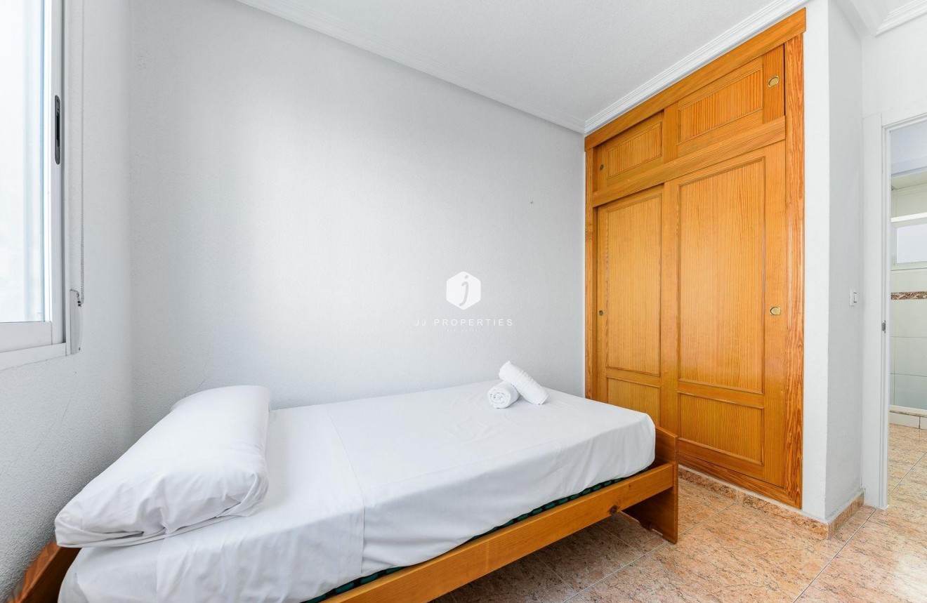 Resale - Apartment / flat -
Torrevieja - Centro