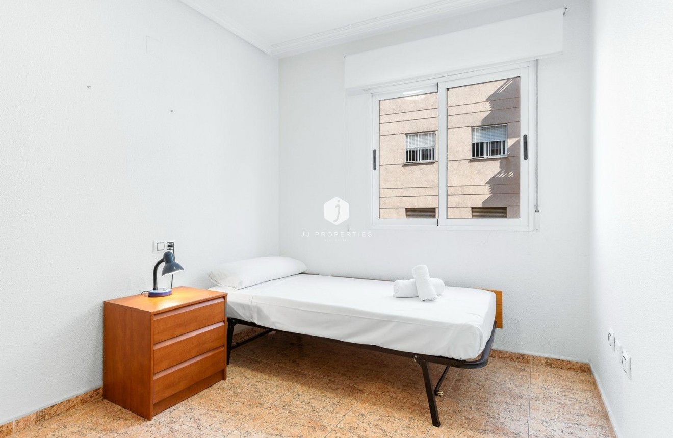 Resale - Apartment / flat -
Torrevieja - Centro