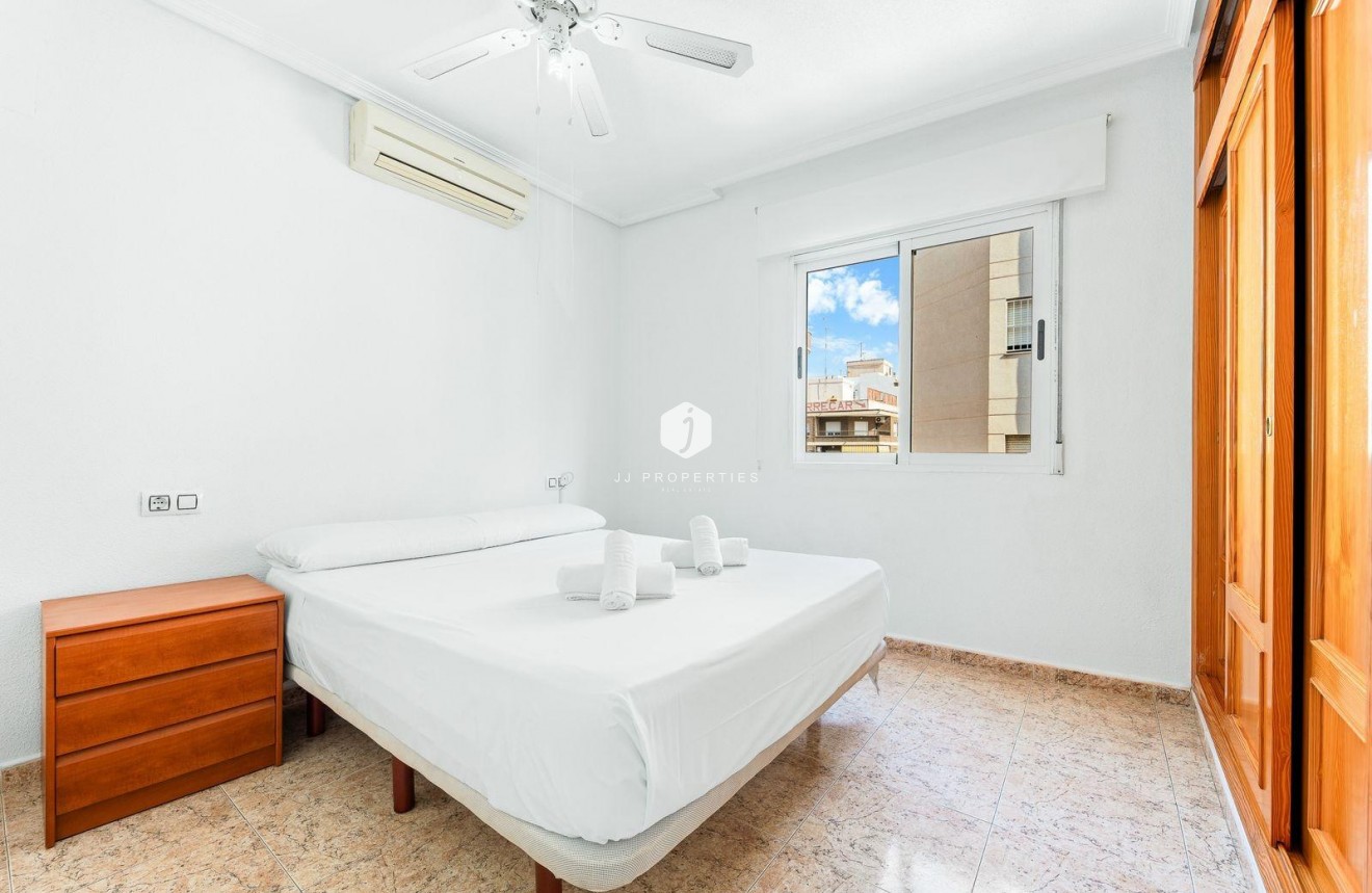 Resale - Apartment / flat -
Torrevieja - Centro