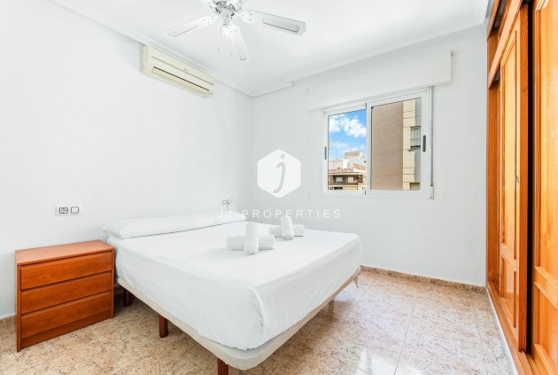 Resale - Apartment / flat -
Torrevieja - Centro
