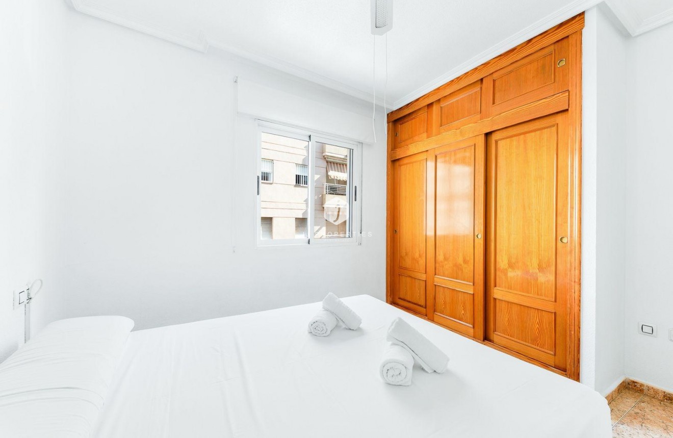 Resale - Apartment / flat -
Torrevieja - Centro