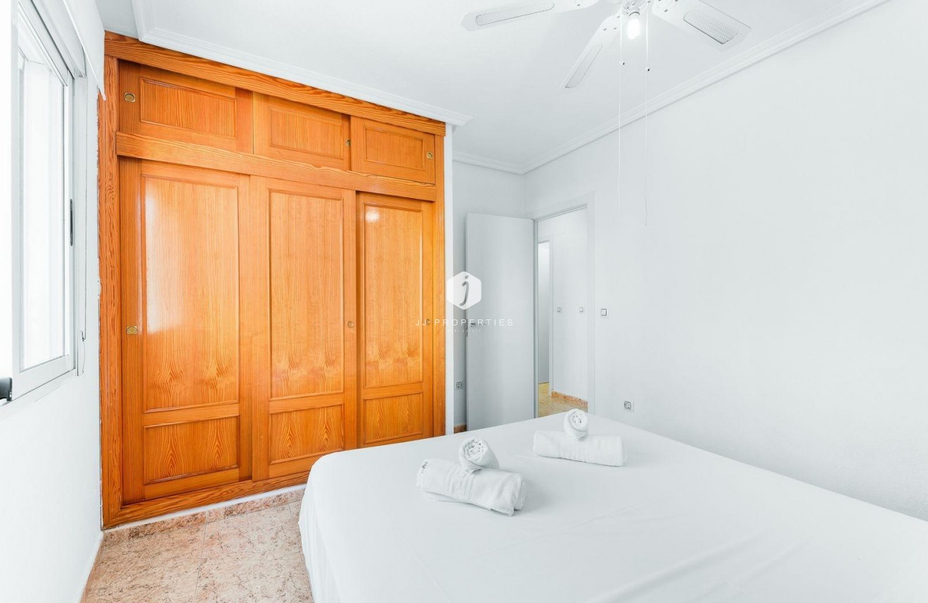Resale - Apartment / flat -
Torrevieja - Centro