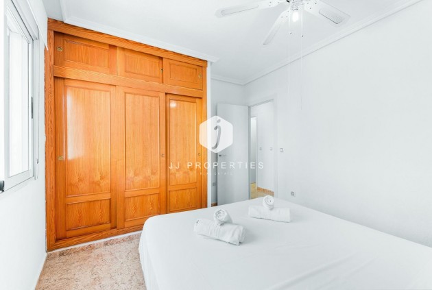 Resale - Apartment / flat -
Torrevieja - Centro