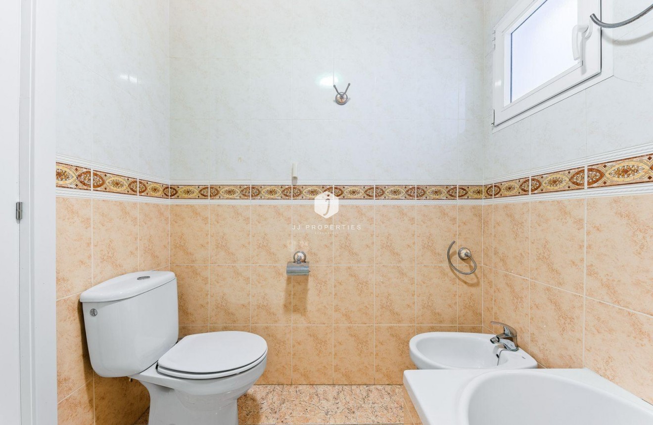 Resale - Apartment / flat -
Torrevieja - Centro