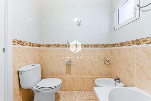 Resale - Apartment / flat -
Torrevieja - Centro